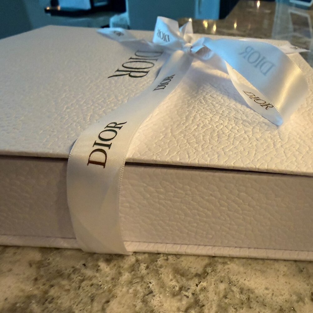 Dior Puzzle World Map